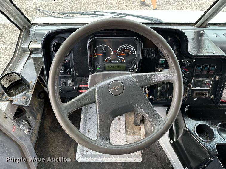 image for item NQ9406 2017 Freightliner MT45  refrigerated delivery truck