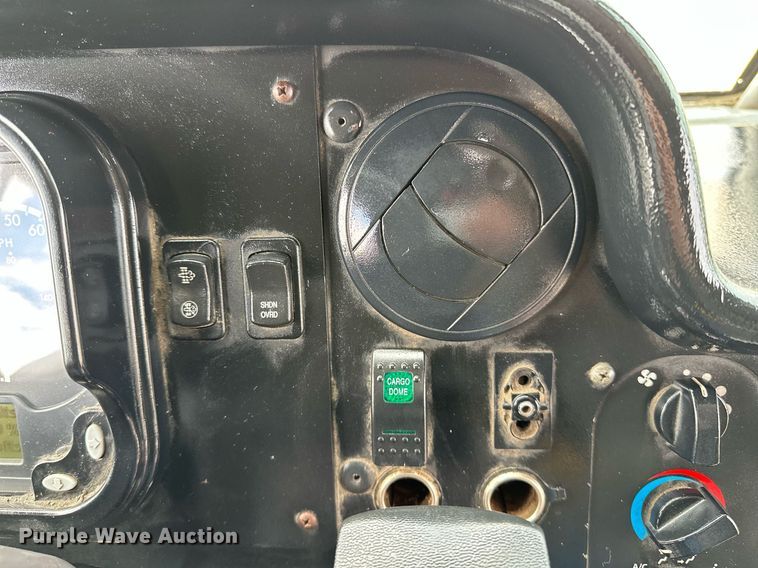 image for item NQ9406 2017 Freightliner MT45  refrigerated delivery truck