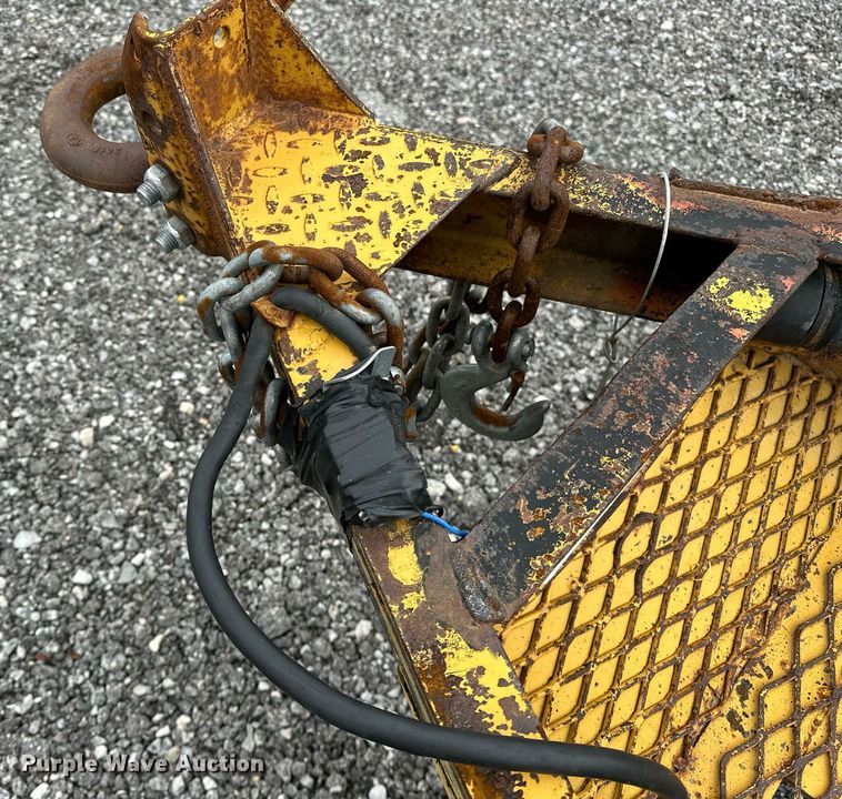 image for item NQ9410 2002 Superior 95-45-001  equipment trailer