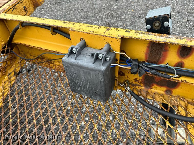 image for item NQ9410 2002 Superior 95-45-001  equipment trailer