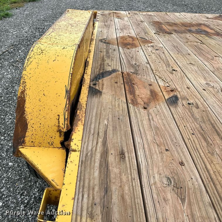 image for item NQ9410 2002 Superior 95-45-001  equipment trailer