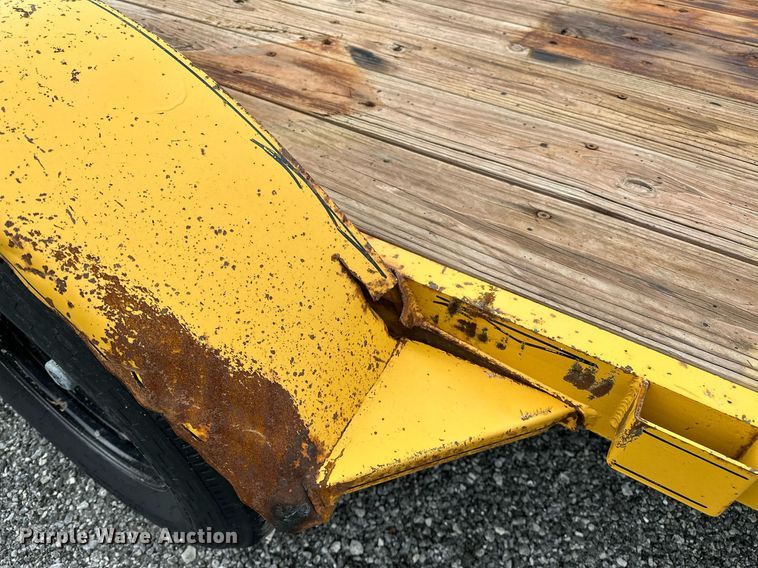 image for item NQ9410 2002 Superior 95-45-001  equipment trailer