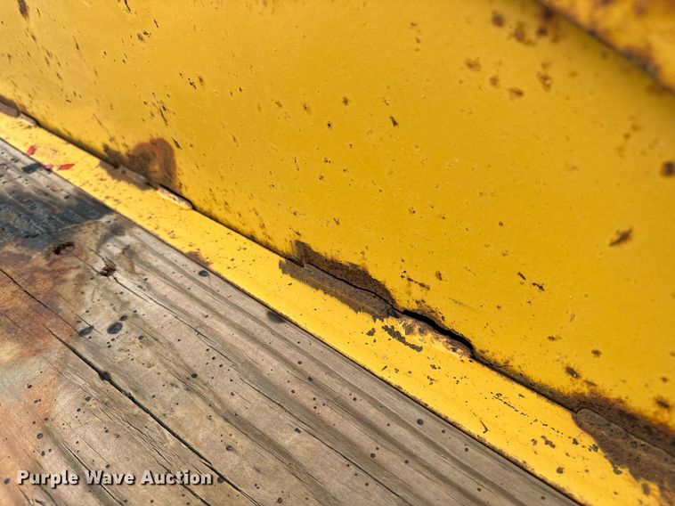 image for item NQ9410 2002 Superior 95-45-001  equipment trailer