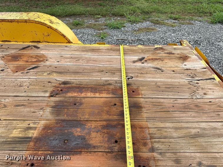 image for item NQ9410 2002 Superior 95-45-001  equipment trailer