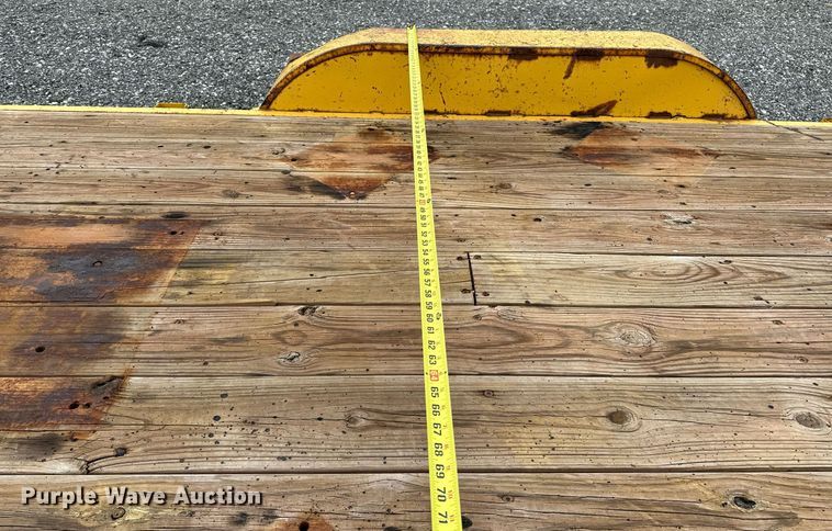 image for item NQ9410 2002 Superior 95-45-001  equipment trailer