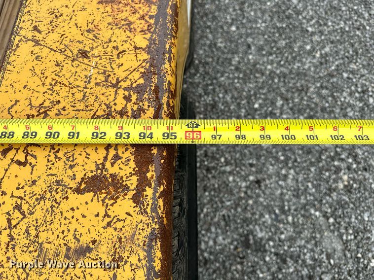 image for item NQ9410 2002 Superior 95-45-001  equipment trailer