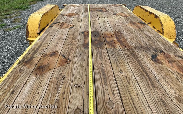 image for item NQ9410 2002 Superior 95-45-001  equipment trailer