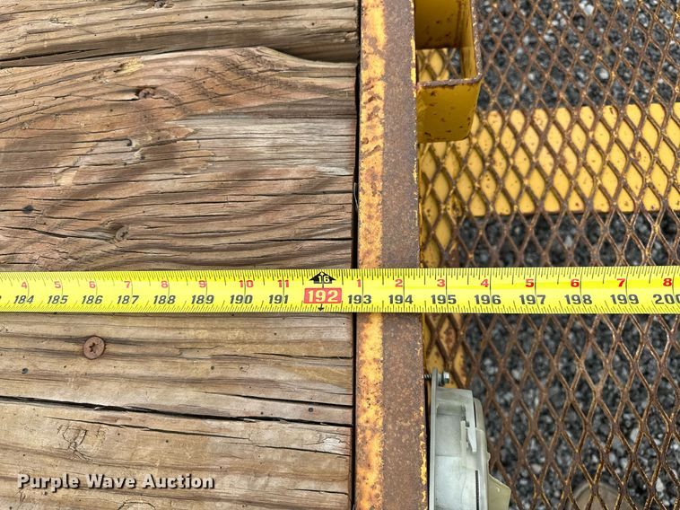 image for item NQ9410 2002 Superior 95-45-001  equipment trailer