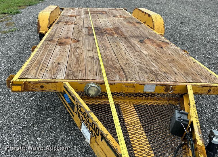 image for item NQ9410 2002 Superior 95-45-001  equipment trailer