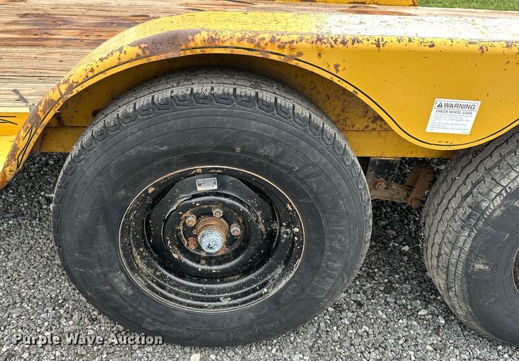 image for item NQ9410 2002 Superior 95-45-001  equipment trailer