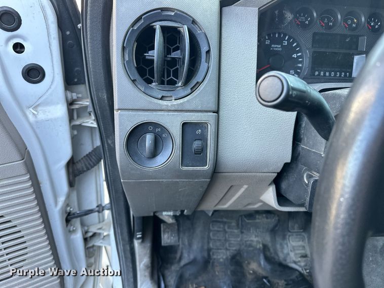 image for item NQ9419 2010 Ford F250 Super Duty  SuperCab pickup truck