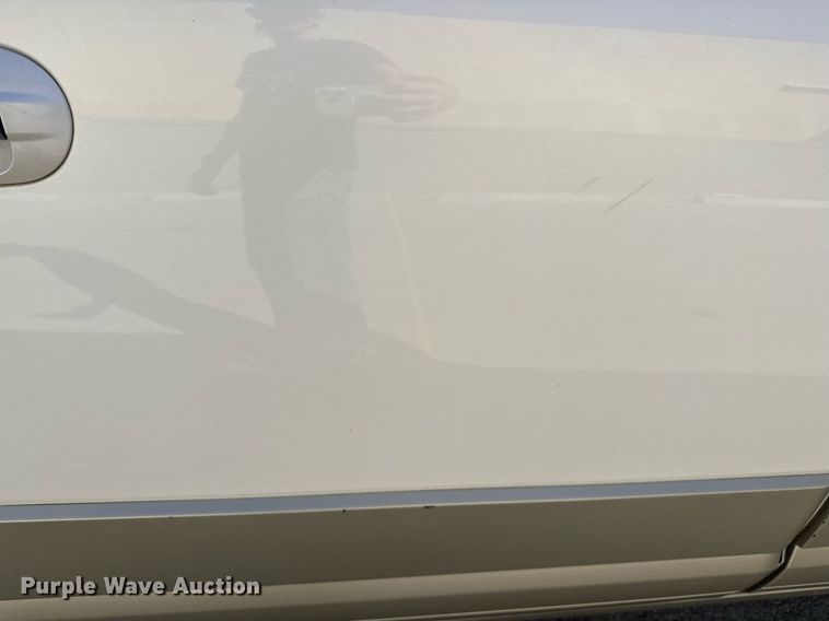 image for item NQ9420 2010 Ford Expedition  SUV