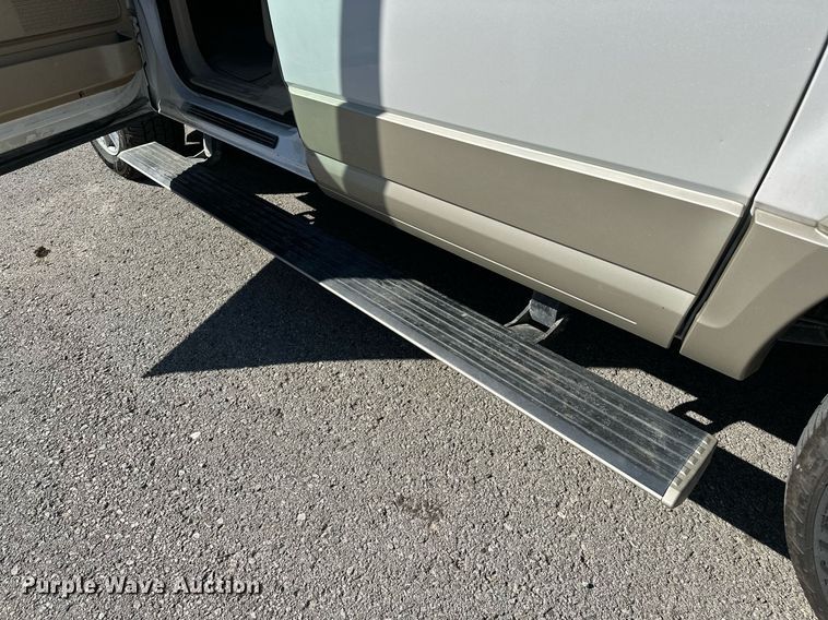 image for item NQ9420 2010 Ford Expedition  SUV