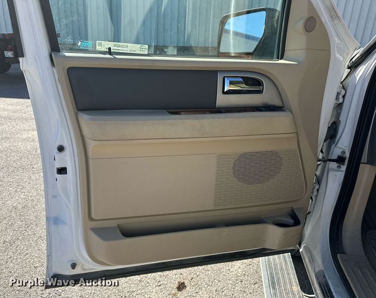 image for item NQ9420 2010 Ford Expedition  SUV