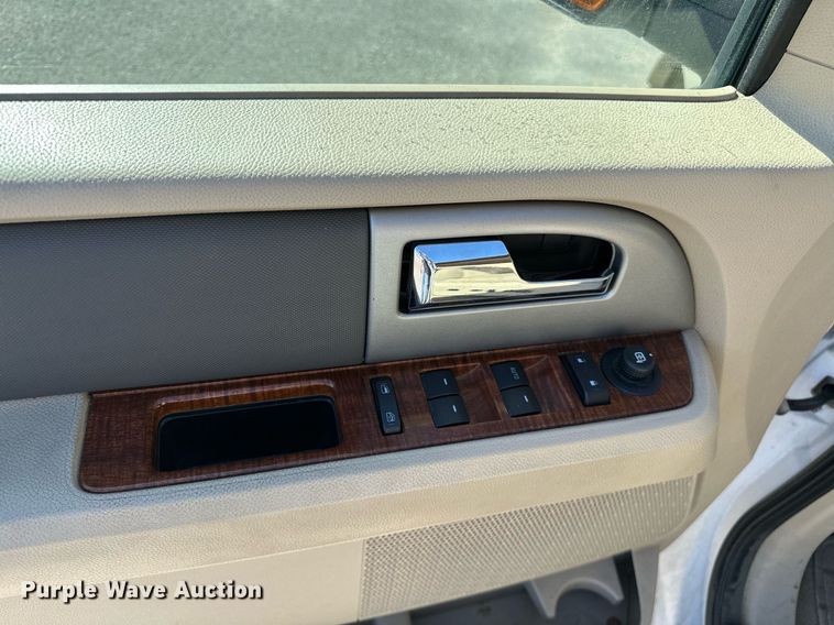 image for item NQ9420 2010 Ford Expedition  SUV