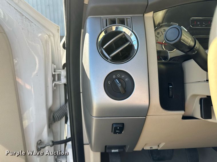 image for item NQ9420 2010 Ford Expedition  SUV