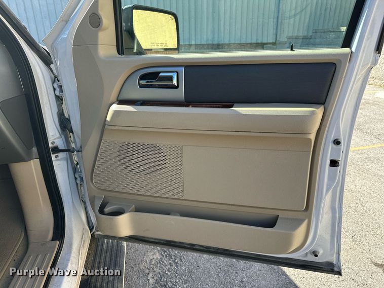 image for item NQ9420 2010 Ford Expedition  SUV