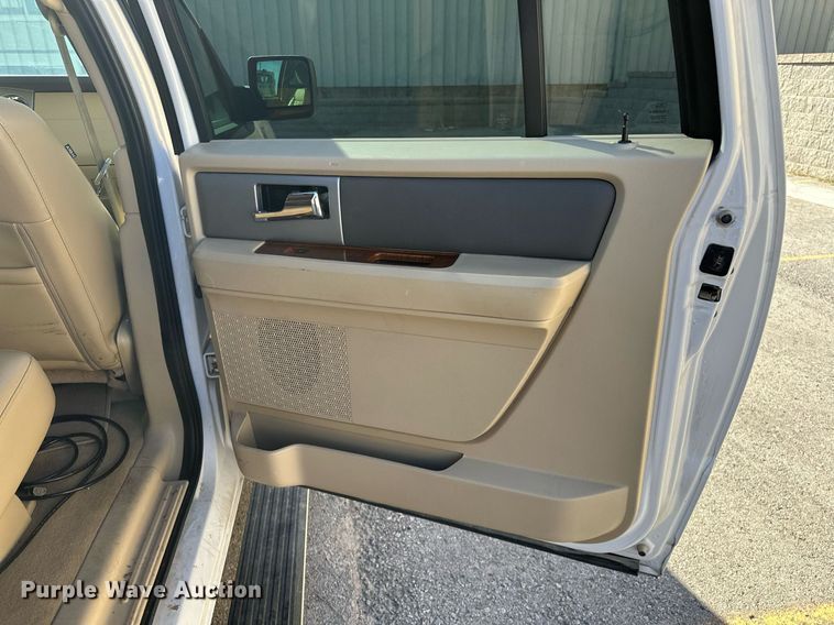 image for item NQ9420 2010 Ford Expedition  SUV