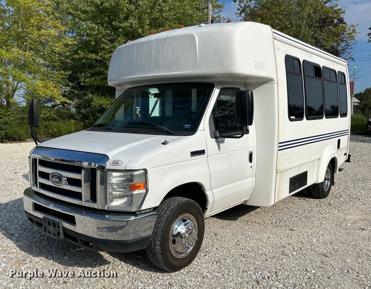 image for item NQ9837 2012 Elkhart  shuttle bus