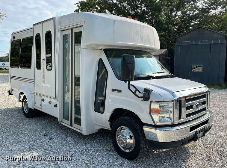 image for item NQ9837 2012 Elkhart  shuttle bus