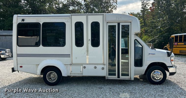 image for item NQ9837 2012 Elkhart  shuttle bus