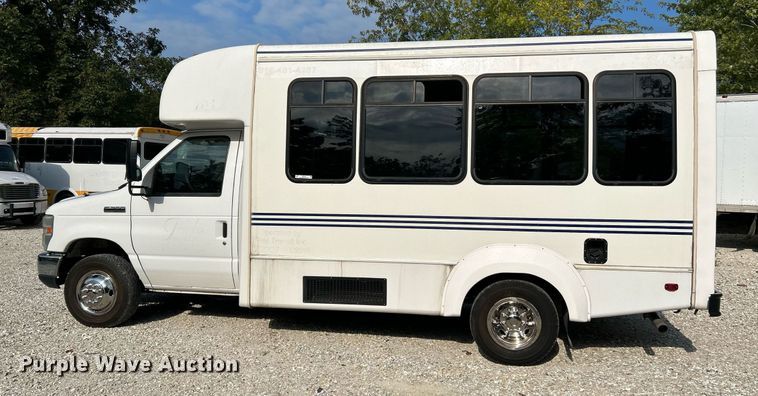 image for item NQ9837 2012 Elkhart  shuttle bus