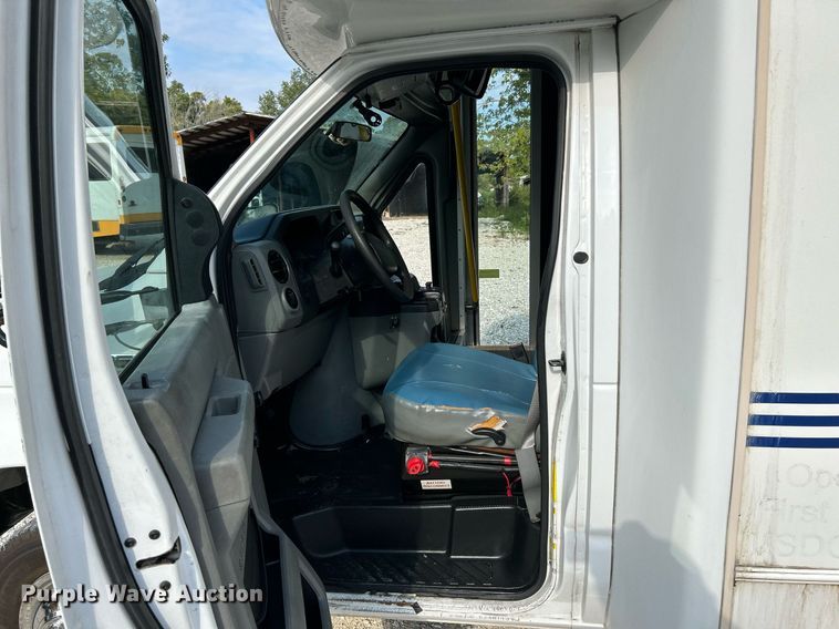 image for item NQ9837 2012 Elkhart  shuttle bus