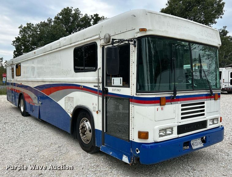 image for item NQ9838 2000 Blue Bird  blood donation bus