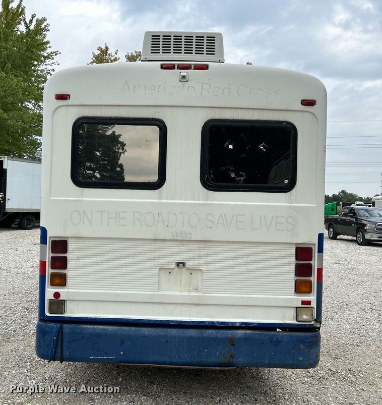 image for item NQ9838 2000 Blue Bird  blood donation bus