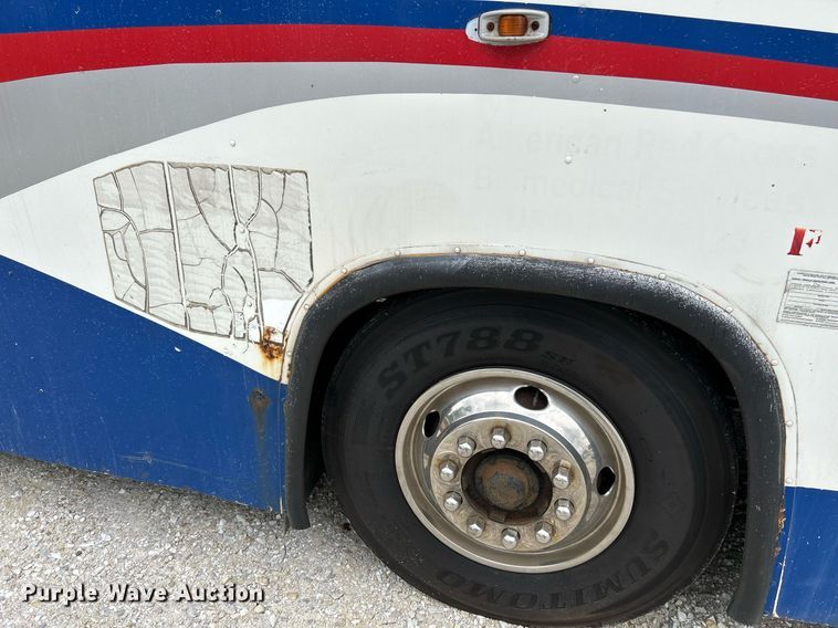 image for item NQ9838 2000 Blue Bird  blood donation bus