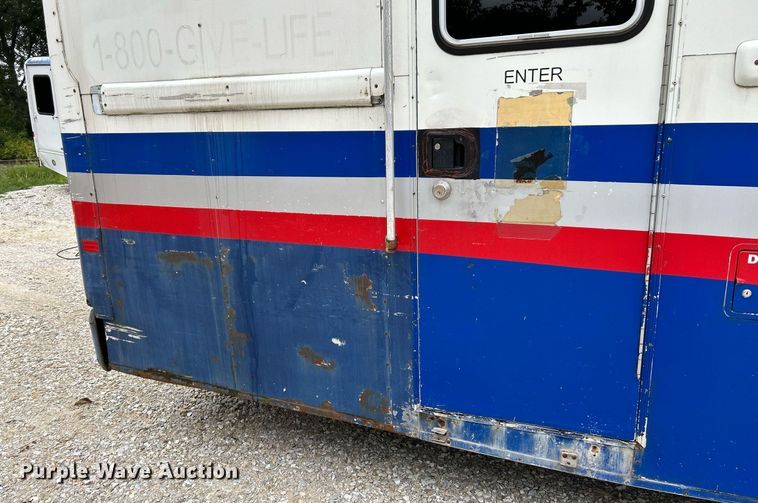 image for item NQ9838 2000 Blue Bird  blood donation bus