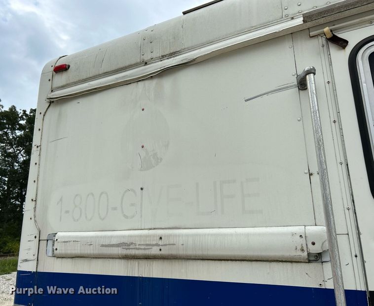 image for item NQ9838 2000 Blue Bird  blood donation bus