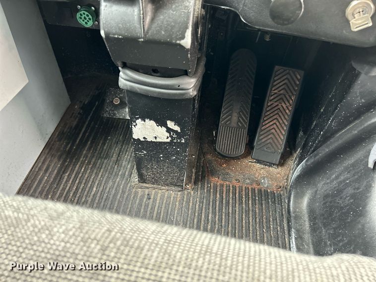 image for item NQ9838 2000 Blue Bird  blood donation bus