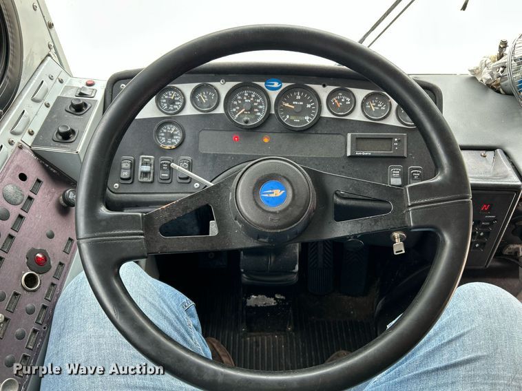 image for item NQ9838 2000 Blue Bird  blood donation bus