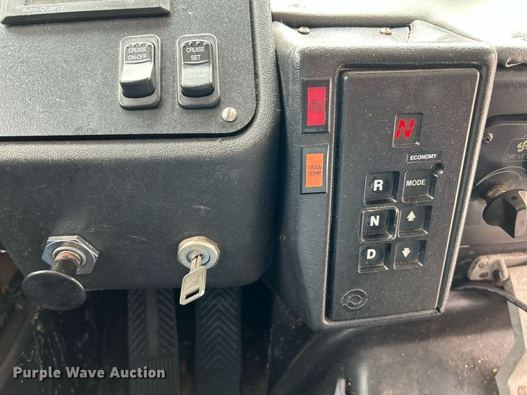 image for item NQ9838 2000 Blue Bird  blood donation bus