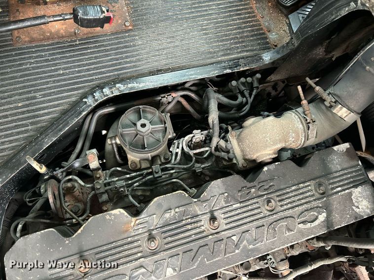 image for item NQ9838 2000 Blue Bird  blood donation bus