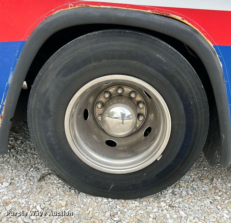 image for item NQ9838 2000 Blue Bird  blood donation bus