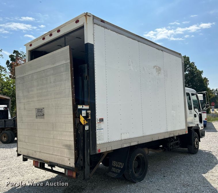 image for item NQ9839 2001 Isuzu FRR  box truck