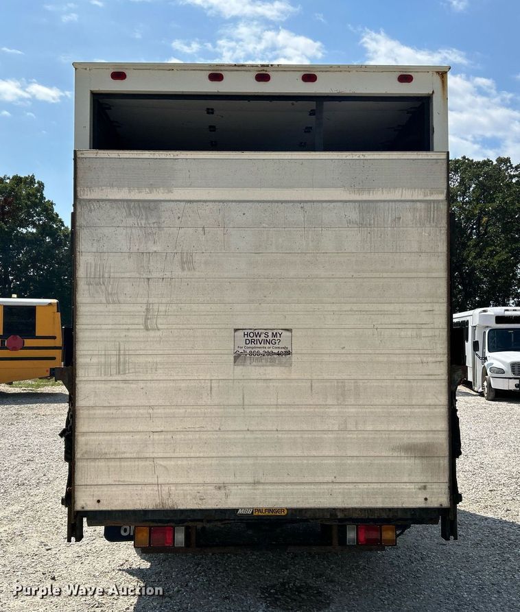 image for item NQ9839 2001 Isuzu FRR  box truck