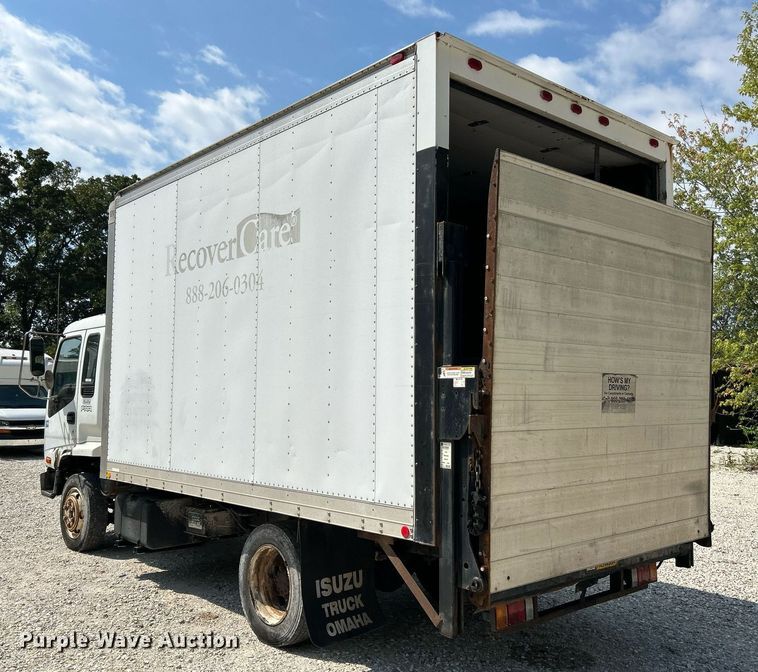 image for item NQ9839 2001 Isuzu FRR  box truck
