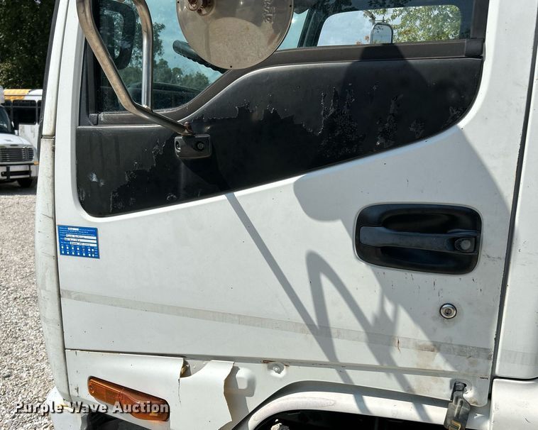 image for item NQ9839 2001 Isuzu FRR  box truck