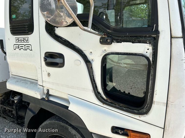 image for item NQ9839 2001 Isuzu FRR  box truck