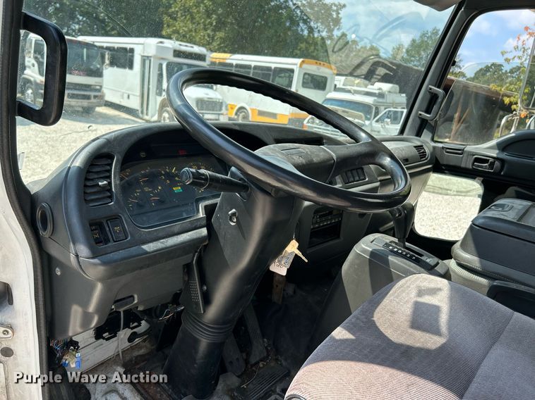 image for item NQ9839 2001 Isuzu FRR  box truck