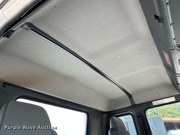 image for item NQ9839 2001 Isuzu FRR  box truck