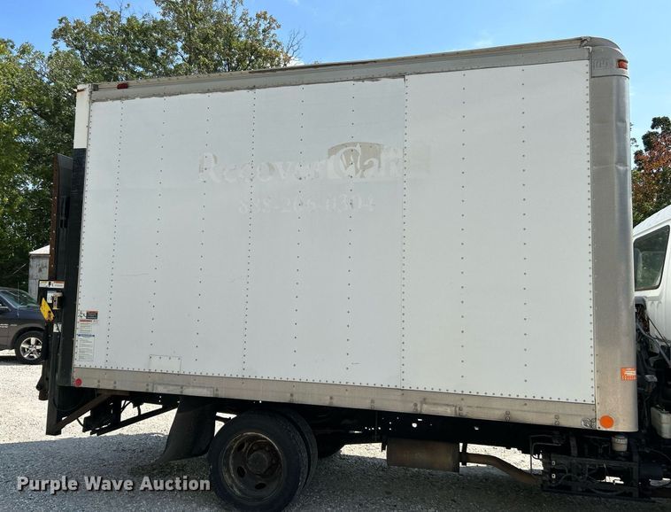 image for item NQ9839 2001 Isuzu FRR  box truck