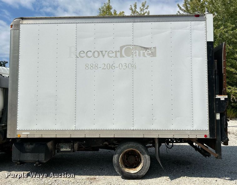 image for item NQ9839 2001 Isuzu FRR  box truck