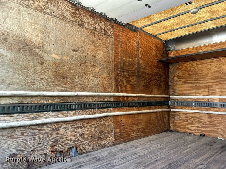 image for item NQ9839 2001 Isuzu FRR  box truck