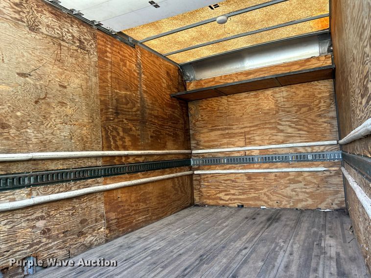 image for item NQ9839 2001 Isuzu FRR  box truck