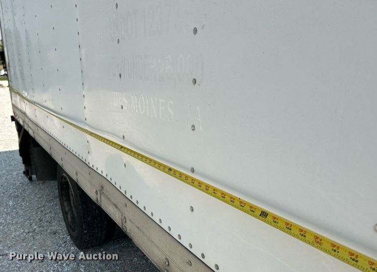 image for item NQ9839 2001 Isuzu FRR  box truck