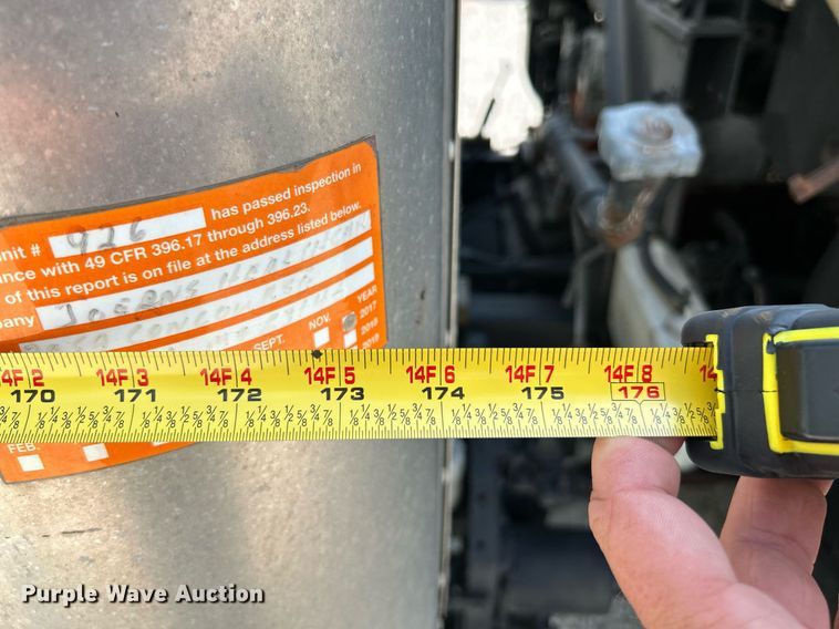 image for item NQ9839 2001 Isuzu FRR  box truck